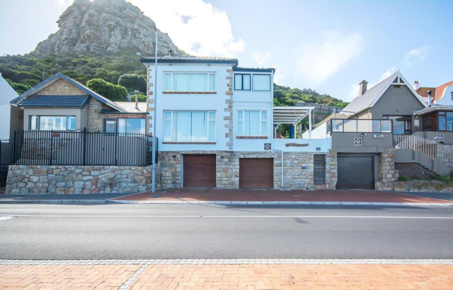 Modern Beach Apartment By Open Home Kalk Bay Exterior photo