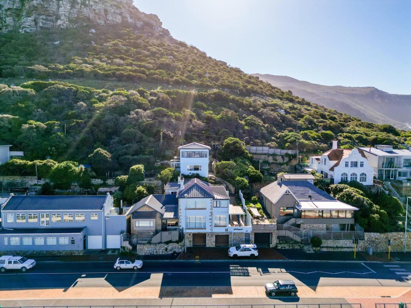 Modern Beach Apartment By Open Home Kalk Bay Exterior photo