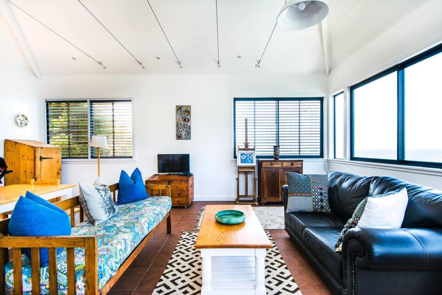 Modern Beach Apartment By Open Home Kalk Bay Exterior photo