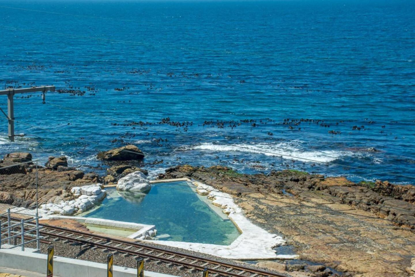Modern Beach Apartment By Open Home Kalk Bay Exterior photo